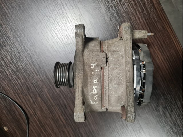 Авто генератор 037903025 VAG