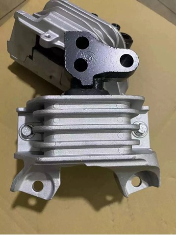 Права подушка двигуна 05147129AD CHRYSLER