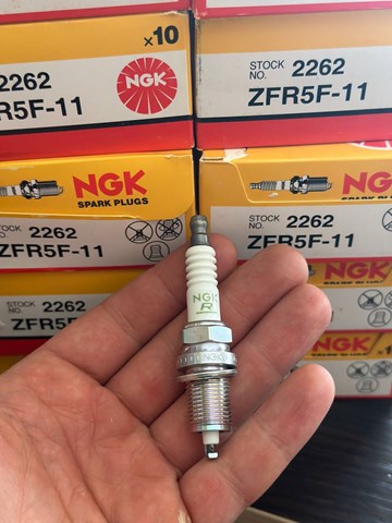 Свіча запалювання ZFR5F11 NGK