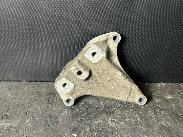 Кронштейн подушки коробки передач 5Q0199117C VAG