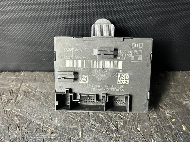 Блок комфорту задніх дверей 5Q0959595E VAG