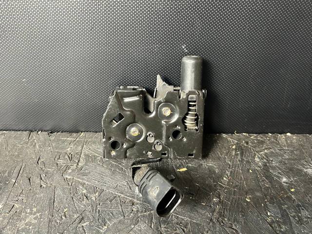 Замок кришки капота 8V0823509 VAG
