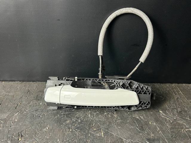 Зовнішня ручка лівих дверей 8V0837205A VAG