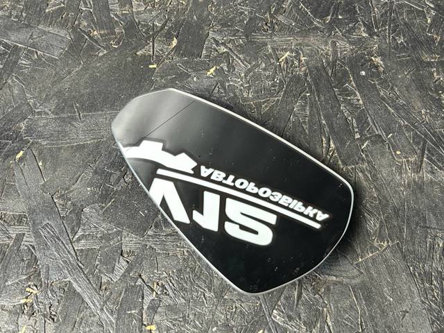 Дзеркальний елемент правий 8V0857536E VAG