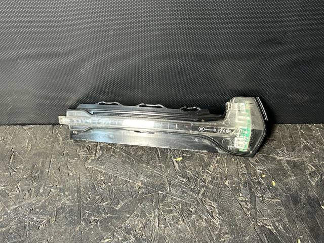 Покажчик повороту дзеркала, правий 8V0949102 VAG