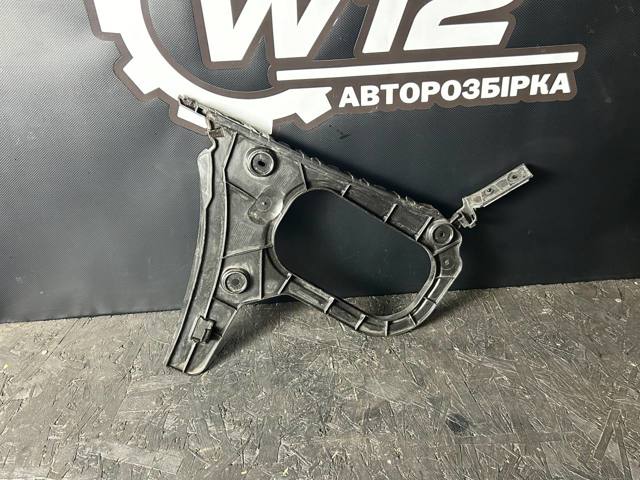 Направляюча заднього бампера, права 8V5807378A VAG