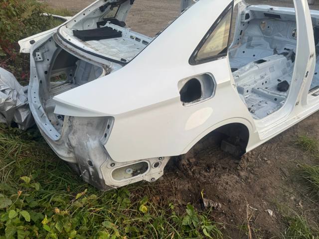 Крило заднє праве 8V5809838 VAG