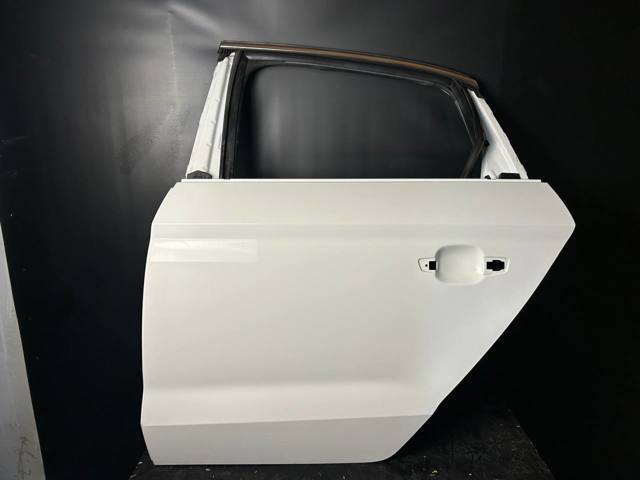 Двері пасажирськи задні ліві 8V5833051A VAG