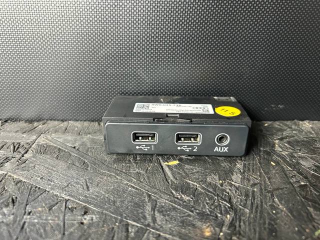 USB-розгалужувач 8W0035736 VAG