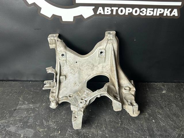 Кронштейн передньої балки 8W0399296E VAG