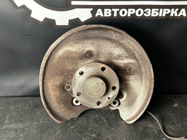 Кулак поворотний правий 8W0505432S VAG