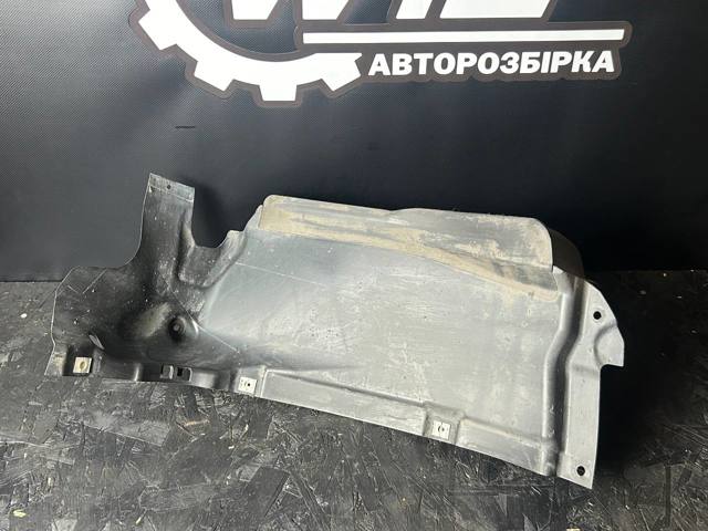 Підкрилок переднього крила, лівий передній 8W0853887A VAG