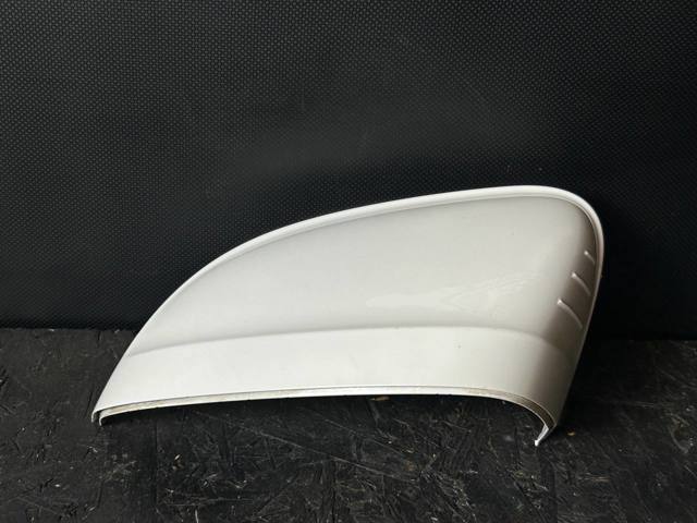 Накладка лівого бокового дзеркала 8W0857527GRU VAG