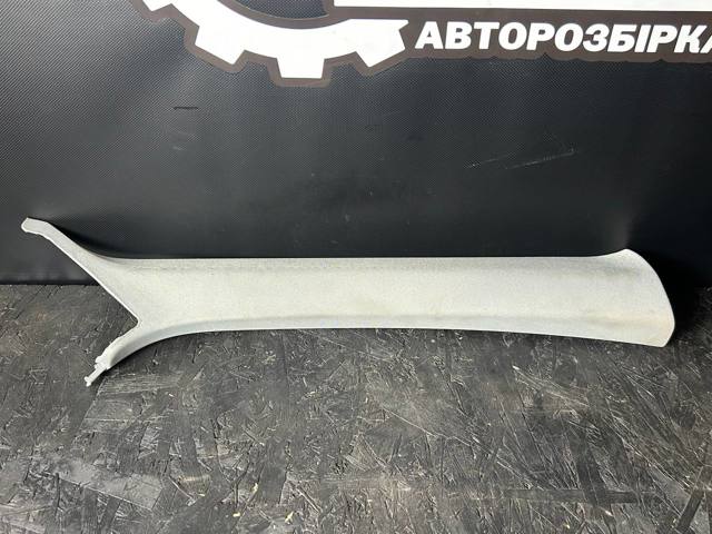 Обшивка стійки кузова внутрішня, передня права 8W0867234RL9 VAG