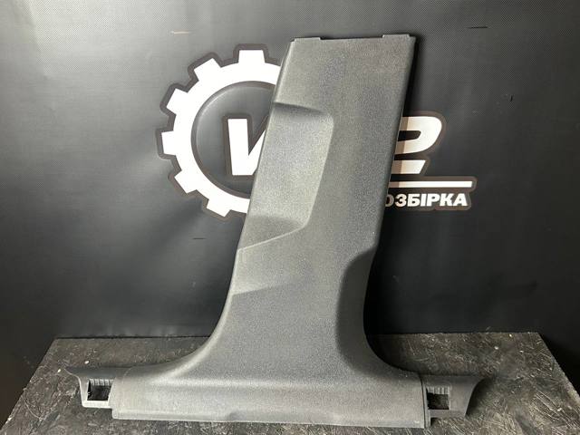 Обшивка стійки кузова внутрішньої, середня нижня права 8W08672404PK VAG