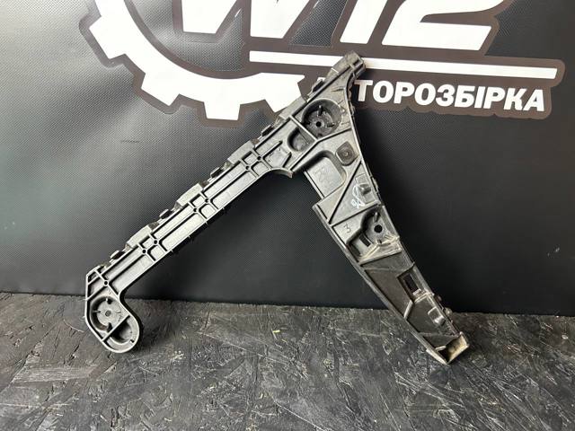 Направляюча заднього бампера, права 8W5807454 VAG