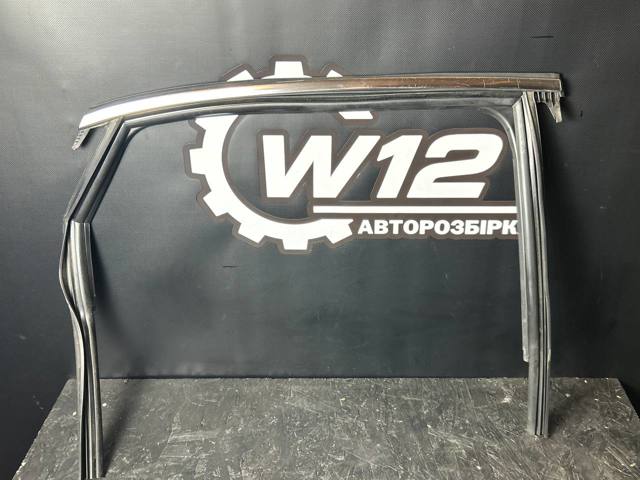Направляюча скла рамки двері, заднього права 8W5839432C VAG