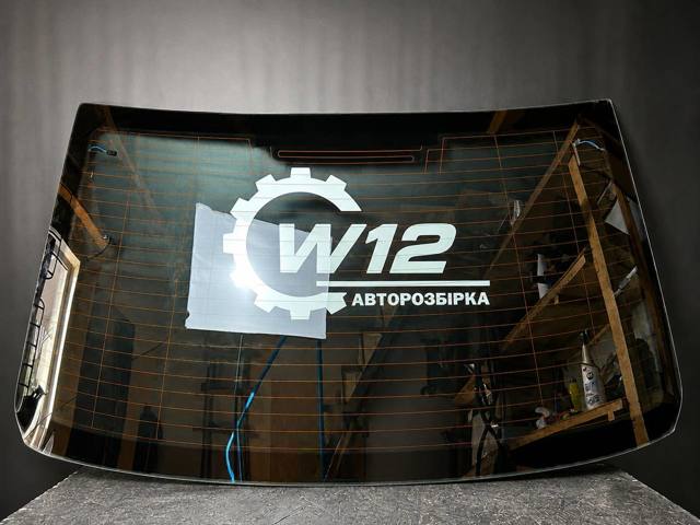 Скло кришки багажника 8W5845501B VAG