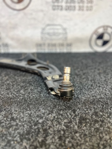 Правий важіль передній нижній підвіски 31126879844 BMW