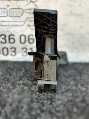 Підаль газу 35406889818 BMW