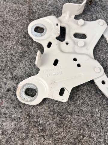 Петля капота, права 41007427126 BMW