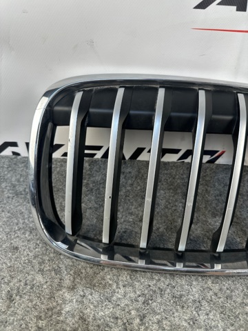 Решітка радіатора ліва 51117383365 BMW
