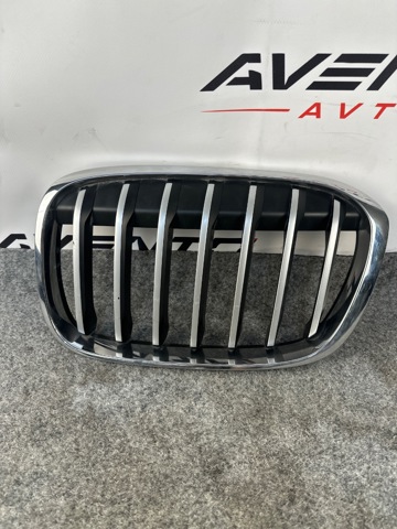 Решітка радіатора ліва 51117383365 BMW