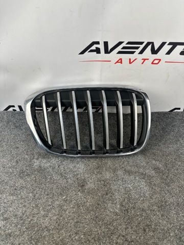 Решітка радіатора права 51117383366 BMW
