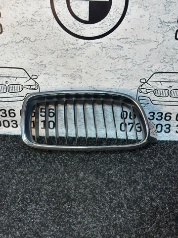 Решітка радіатора права 51137255412 BMW