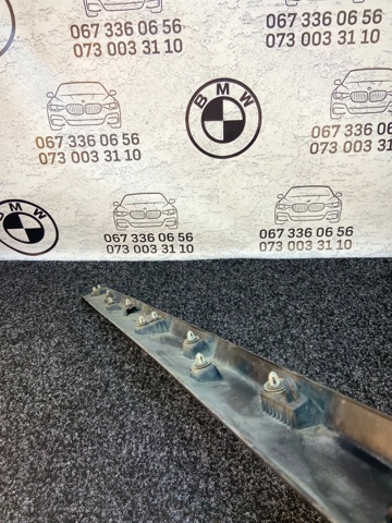 Молдинг передньої правої двері 51137352092 BMW
