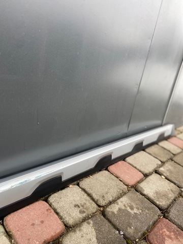 Молдинг передніх лівих дверей, нижній 51138499209 BMW