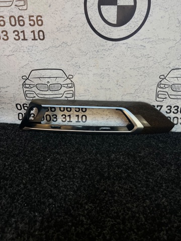 Молдинг (накладка) приладової панелі "торпедо", центральний 51456820690 BMW
