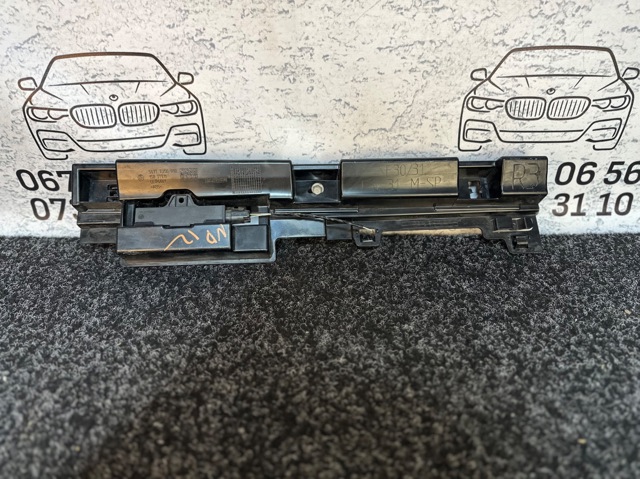 Кронштейн зовнішньої накладки порога правого 51777256918 BMW