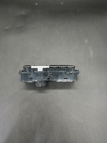 Блок кнопок центральної консолі 61319374834 BMW