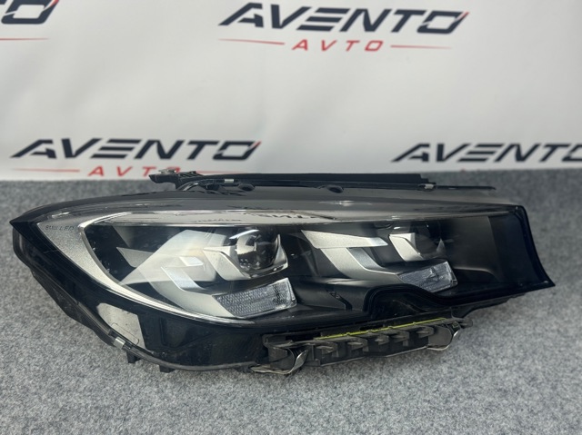 Фара передня права 63118496150 BMW
