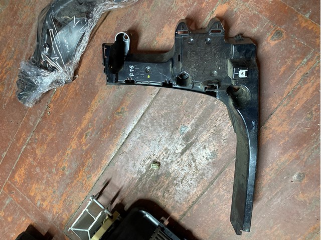 Кронштейн бампера заднього, правий 51128054020 BMW