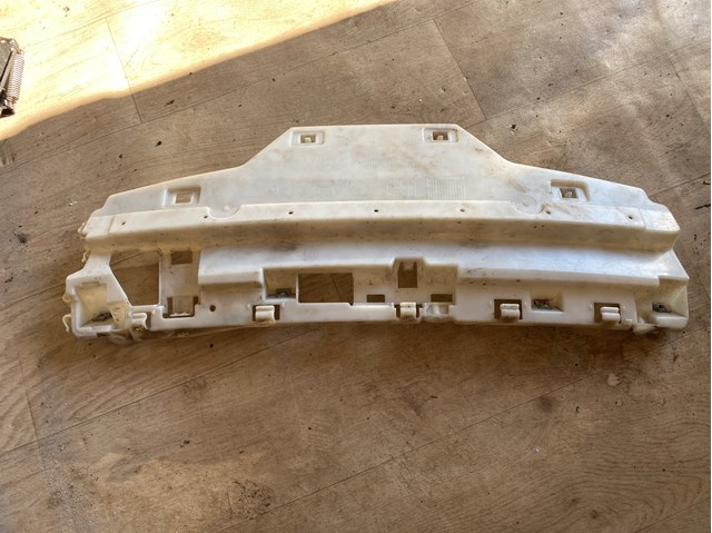Кронштейн бампера заднього, центральний 51128054200 BMW