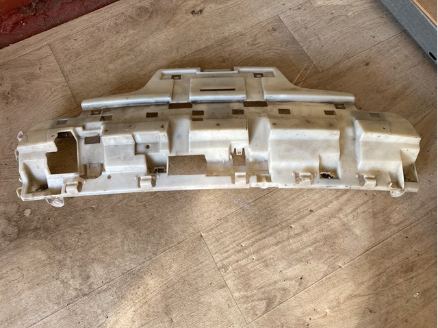 Кронштейн бампера заднього, центральний 51128054565 BMW