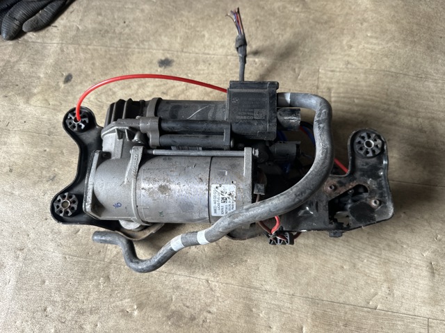Компресор пневмоподвески 6875177 BMW