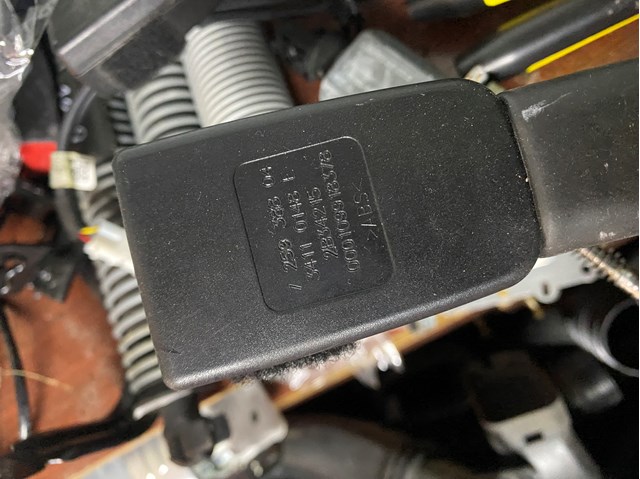 Важіль фіксації ременя безпеки, правий 7259388 BMW