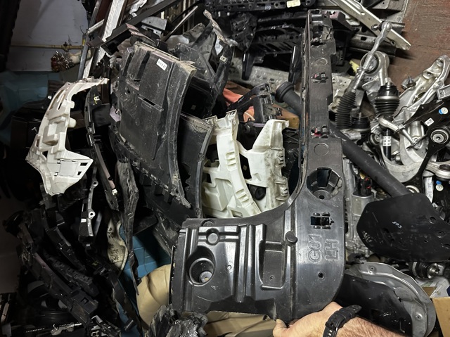 Кронштейн бампера заднього, лівий 7400665 BMW