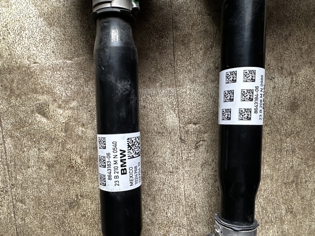 Піввісь передня, права 8643184 BMW