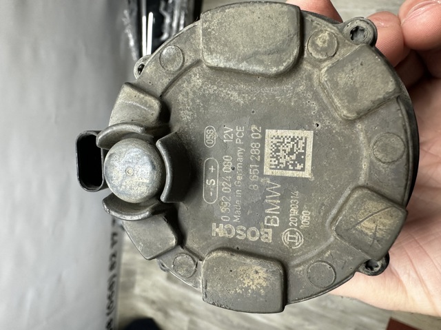 Помпа водяна, додатковий електричний 8651288 BMW