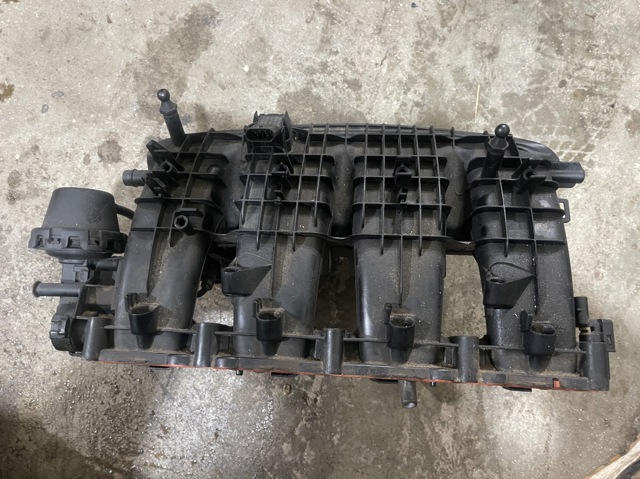 Колектор впускний 06L133201BB VAG