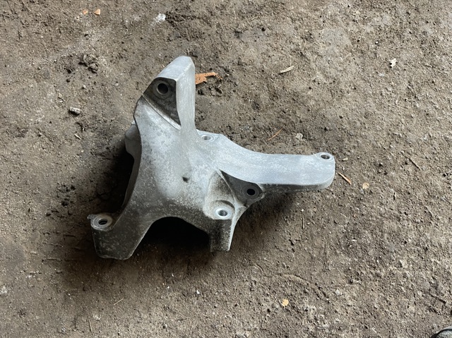 Кронштейн кріплення генератора 119106RC2A NISSAN