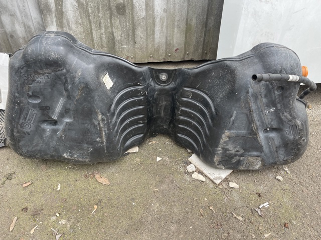 Бензобак 16117465281 BMW