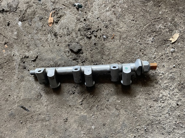 Розподільник палива 175216RD0A NISSAN