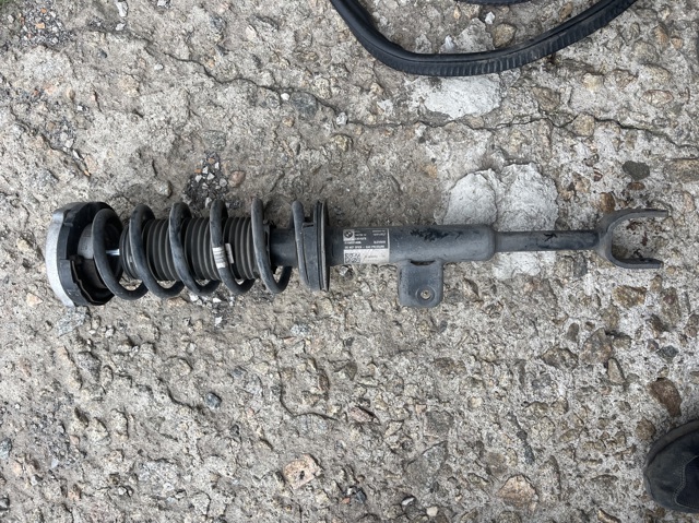 Стійка передня права 31316866593 BMW