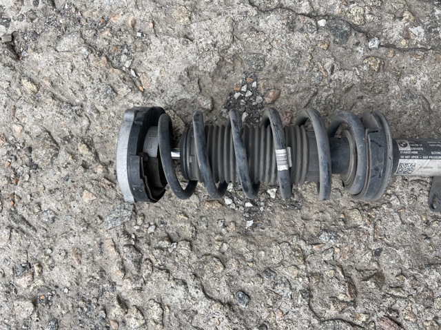 Стійка передня права 31316866594 BMW