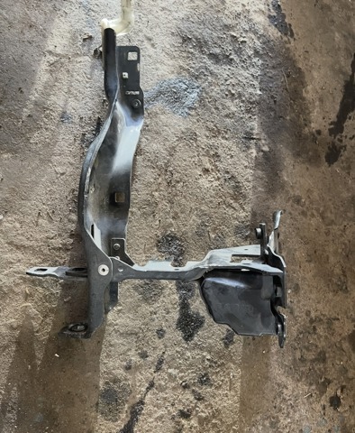 Кріплення фари передньої, правої 51647383858 BMW